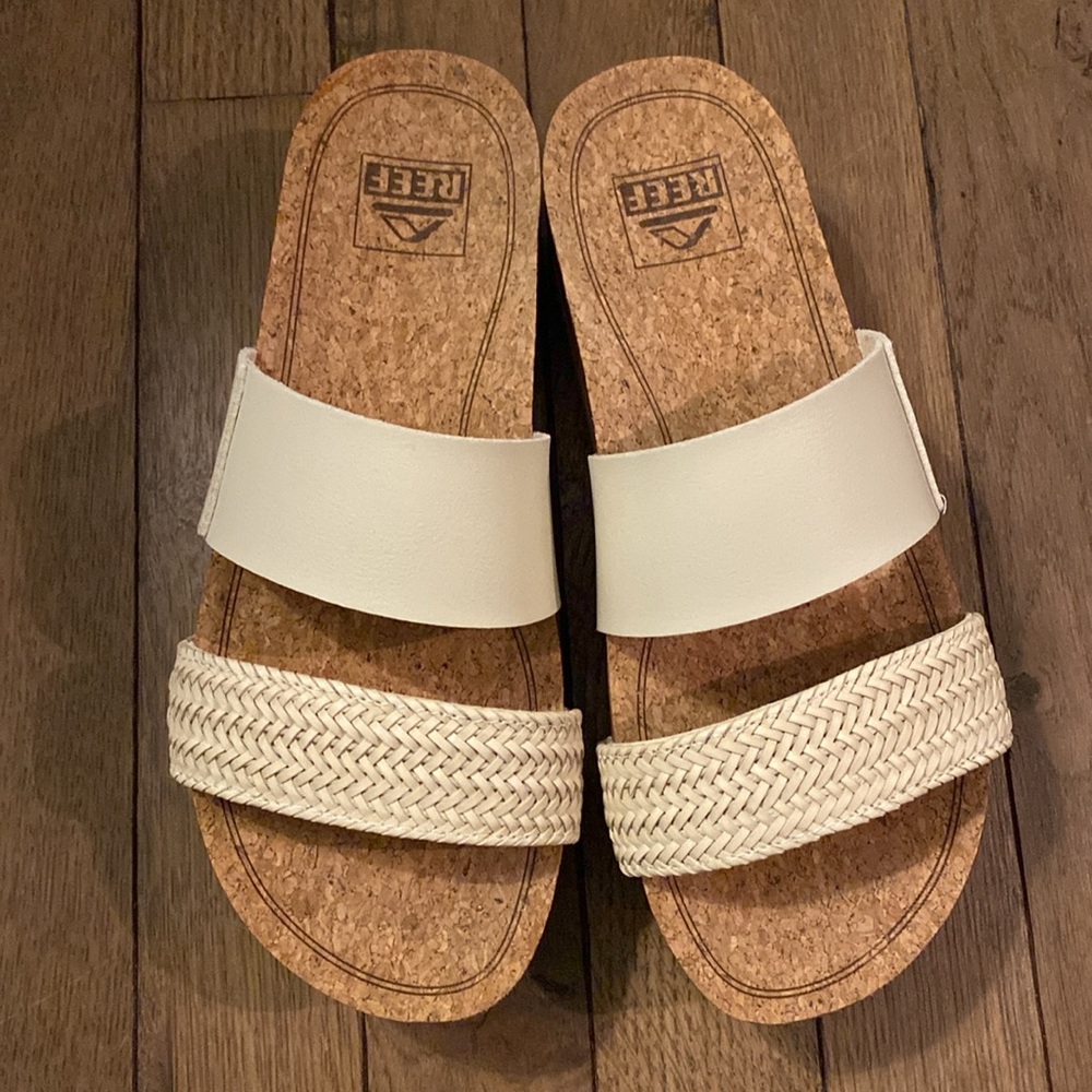 Cushion Vista Hi Reef sands
